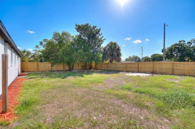 8204 ALLAMANDA AVENUE, Tampa, FL 33619