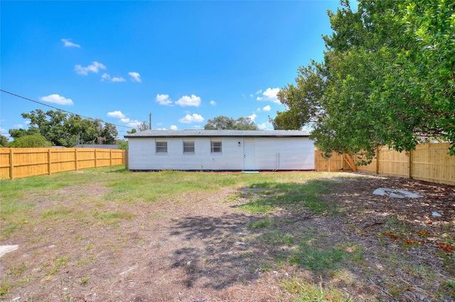 8204 ALLAMANDA AVENUE, Tampa, FL 33619