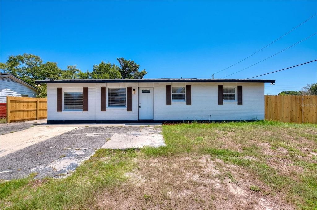 8204 ALLAMANDA AVENUE, Tampa, FL 33619