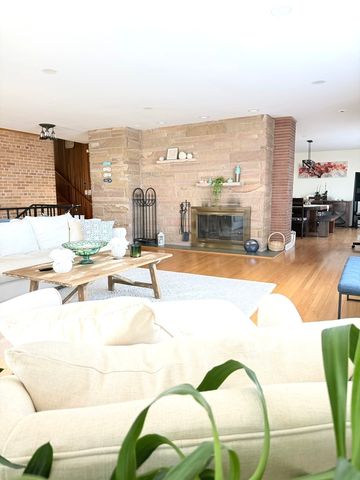 5010 Woodrow Avenue, Mchenry, IL 60051