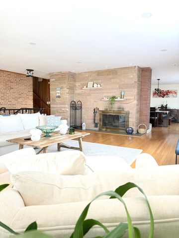 5010 Woodrow Avenue, Mchenry, IL 60051