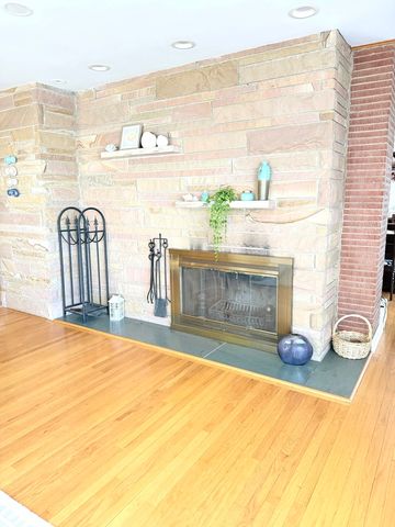 5010 Woodrow Avenue, Mchenry, IL 60051