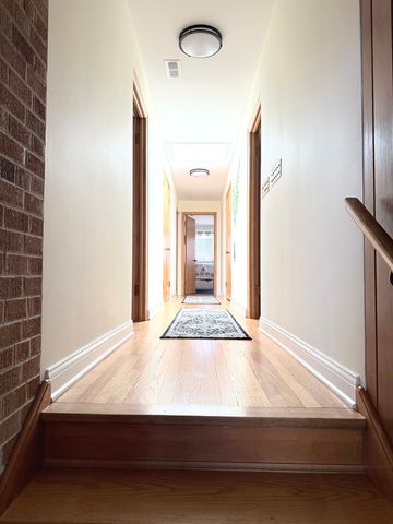 5010 Woodrow Avenue, Mchenry, IL 60051