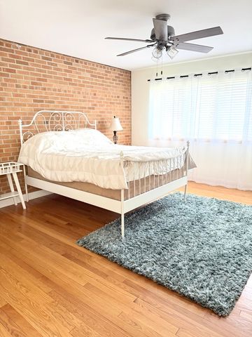 5010 Woodrow Avenue, Mchenry, IL 60051