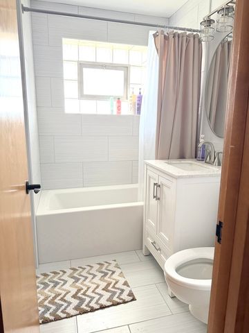 5010 Woodrow Avenue, Mchenry, IL 60051