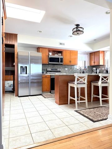 5010 Woodrow Avenue, Mchenry, IL 60051