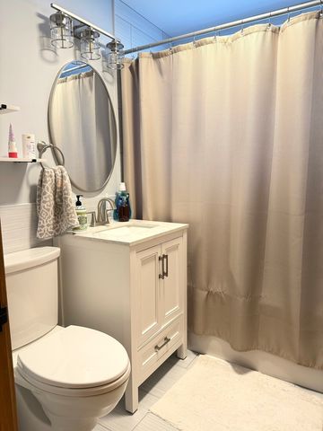 5010 Woodrow Avenue, Mchenry, IL 60051