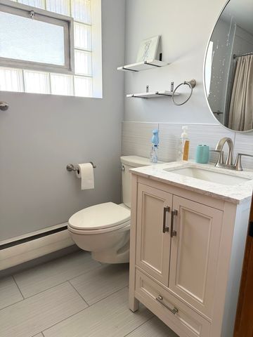 5010 Woodrow Avenue, Mchenry, IL 60051