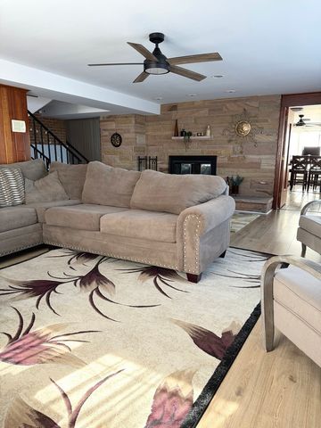 5010 Woodrow Avenue, Mchenry, IL 60051