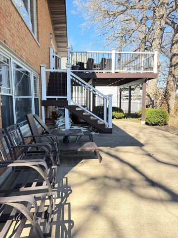 5010 Woodrow Avenue, Mchenry, IL 60051