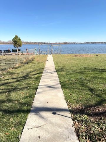 5010 Woodrow Avenue, Mchenry, IL 60051