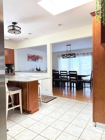 5010 Woodrow Avenue, Mchenry, IL 60051