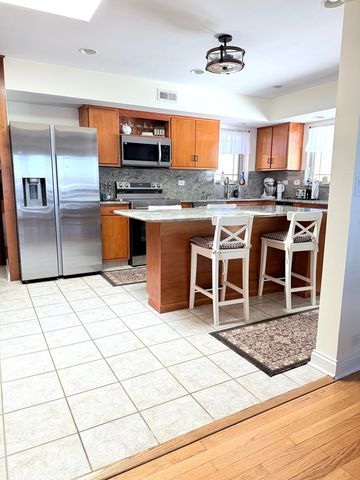 5010 Woodrow Avenue, Mchenry, IL 60051