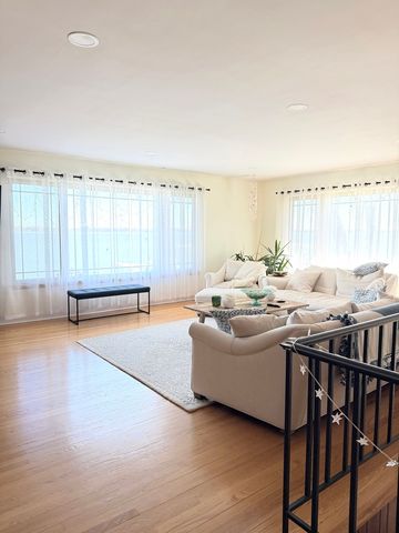 5010 Woodrow Avenue, Mchenry, IL 60051