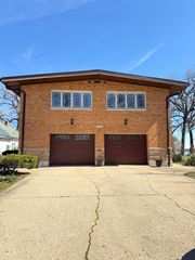 5010 Woodrow Avenue, Mchenry, IL 60051