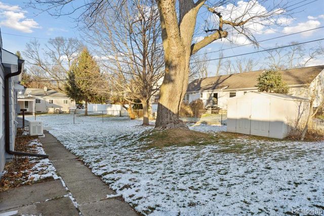 3575 Knollview Avenue, West Bloomfield, MI 48324