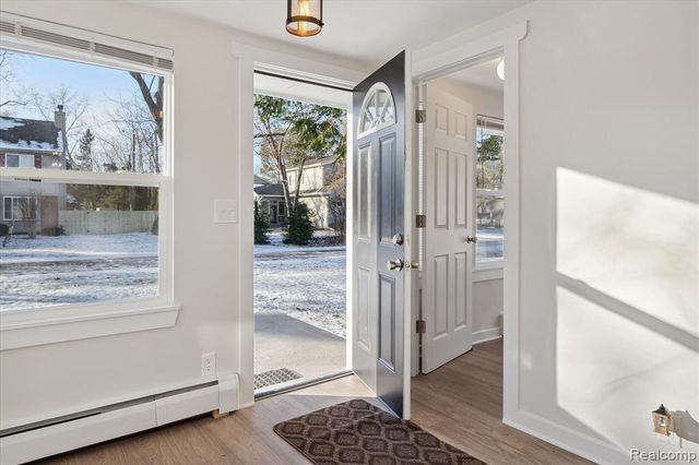 3575 Knollview Avenue, West Bloomfield, MI 48324