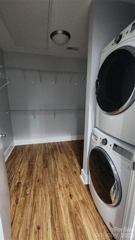 505 E 6th Street 301, Charlotte, NC 28202