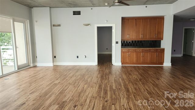 505 E 6th Street 301, Charlotte, NC 28202