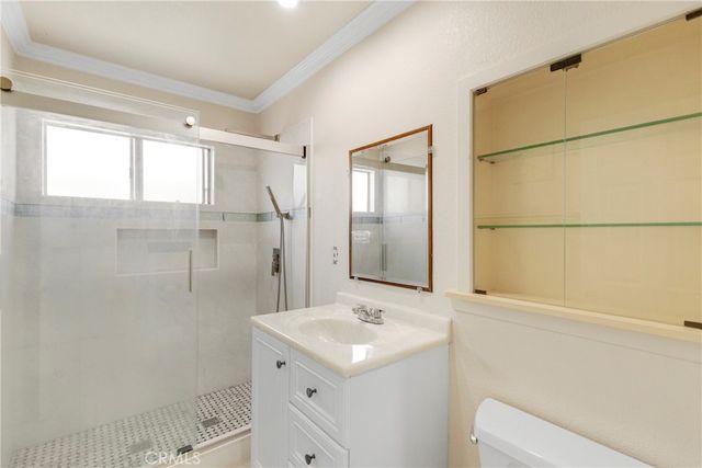 8012 Hesperia, Reseda, CA 91335