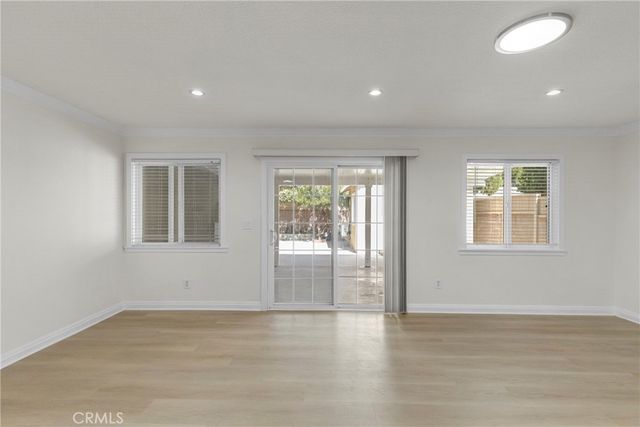 8012 Hesperia, Reseda, CA 91335