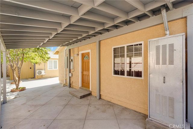 8012 Hesperia, Reseda, CA 91335