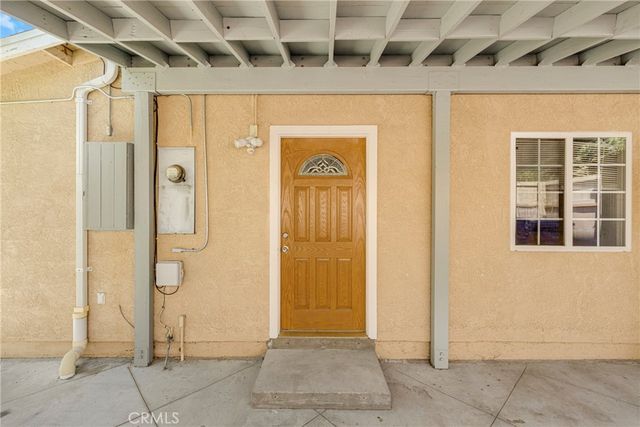 8012 Hesperia, Reseda, CA 91335