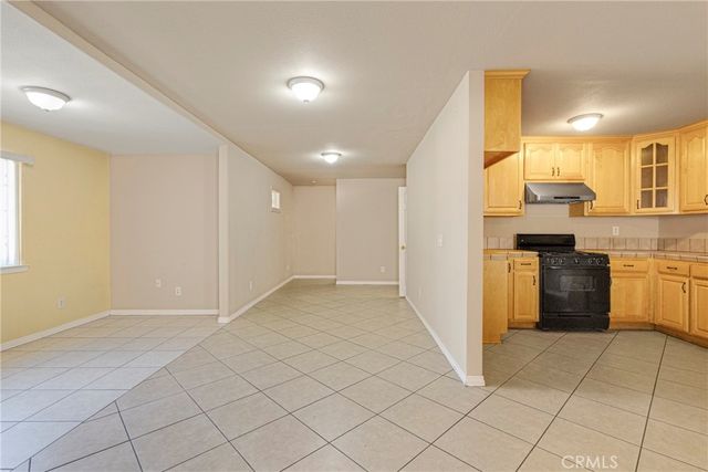 8012 Hesperia, Reseda, CA 91335