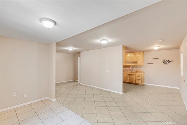 8012 Hesperia, Reseda, CA 91335
