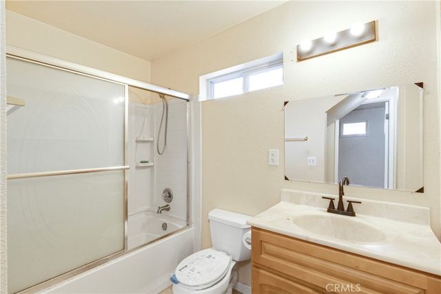 8012 Hesperia, Reseda, CA 91335