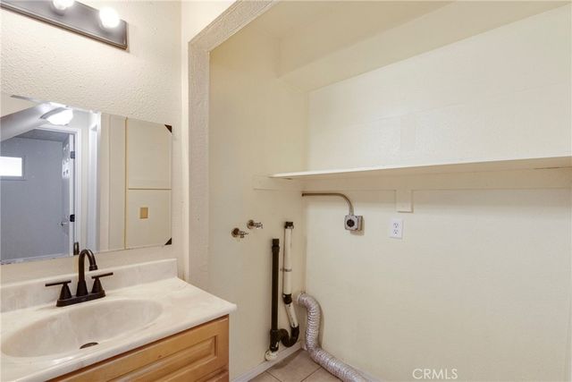 8012 Hesperia, Reseda, CA 91335