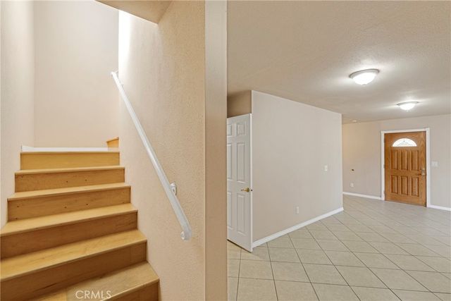 8012 Hesperia, Reseda, CA 91335