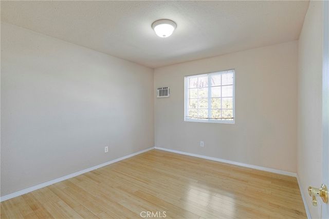 8012 Hesperia, Reseda, CA 91335