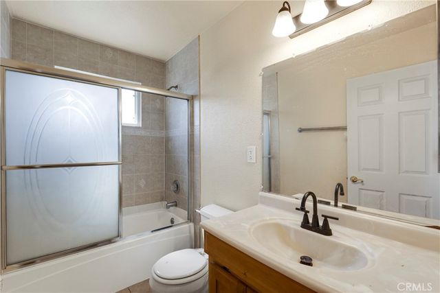 8012 Hesperia, Reseda, CA 91335