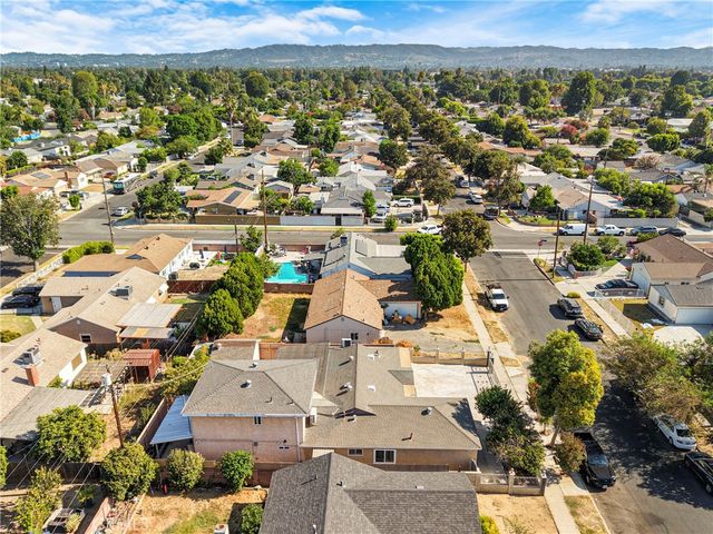 8012 Hesperia, Reseda, CA 91335