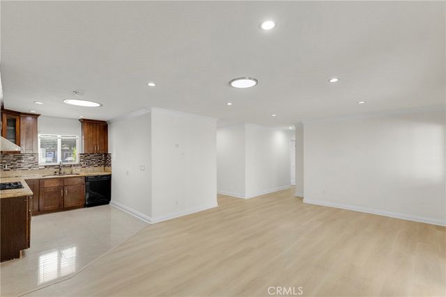 8012 Hesperia, Reseda, CA 91335
