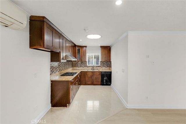 8012 Hesperia, Reseda, CA 91335