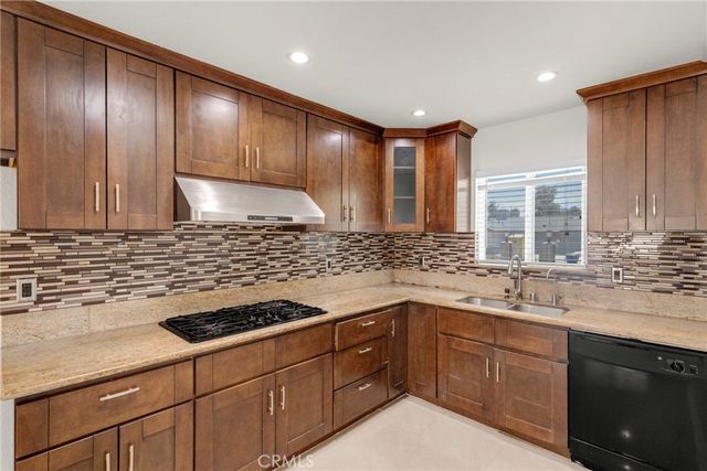 8012 Hesperia, Reseda, CA 91335