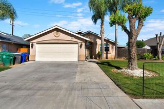 980 Redwood Street, Parlier, CA 93648