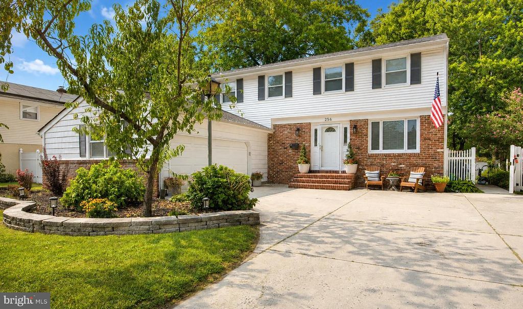 256 RAMBLEWOOD PKWY, MOUNT LAUREL, NJ 08054 — exterior