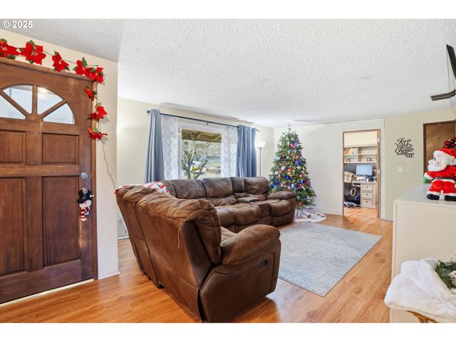 2578 Ne MORLAN Ave, Gresham, OR 97030