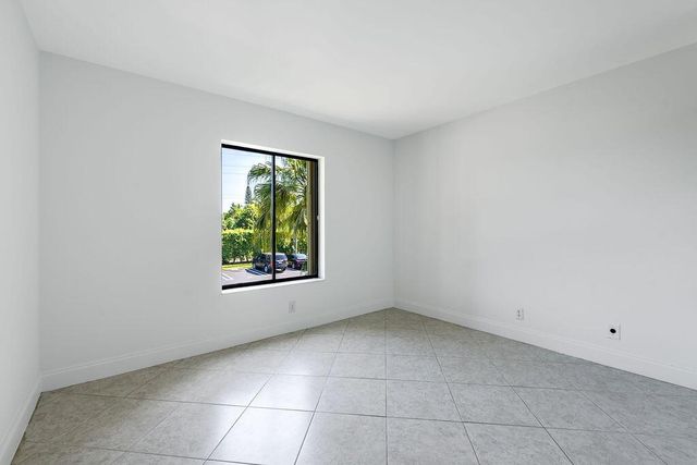 617 Sea Pine Way D2, Greenacres, FL 33415