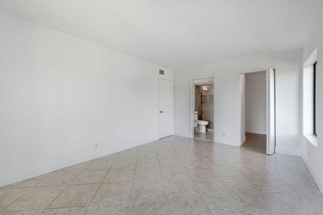 617 Sea Pine Way D2, Greenacres, FL 33415