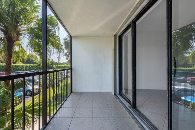 617 Sea Pine Way D2, Greenacres, FL 33415