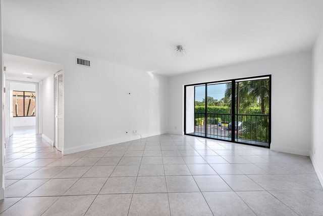 617 Sea Pine Way D2, Greenacres, FL 33415