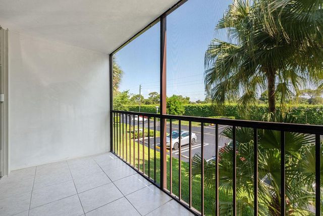 617 Sea Pine Way D2, Greenacres, FL 33415