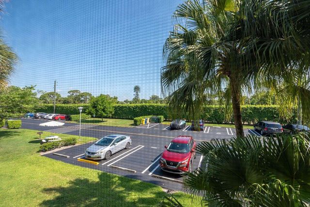 617 Sea Pine Way D2, Greenacres, FL 33415