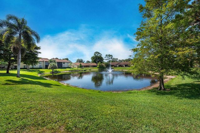617 Sea Pine Way D2, Greenacres, FL 33415
