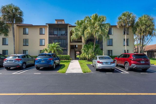 617 Sea Pine Way D2, Greenacres, FL 33415
