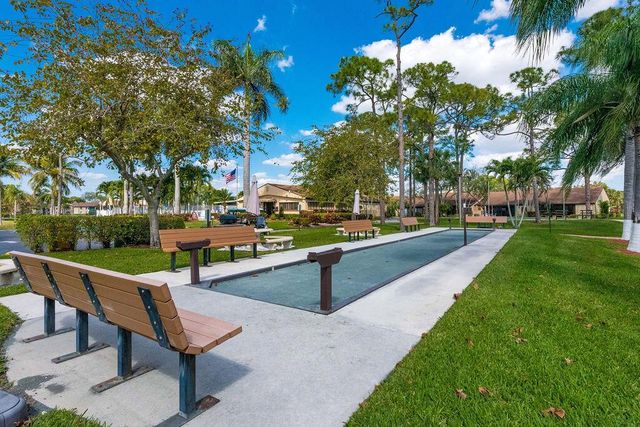 617 Sea Pine Way D2, Greenacres, FL 33415